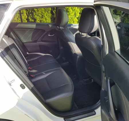 Toyota Avensis cena 74900 przebieg: 125000, rok produkcji 2016 z Kraków małe 154